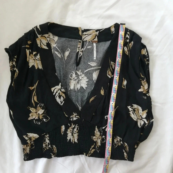 Free People Smocked Crop Blouse Plunging  V-Neck Black with Tan, Cream Floral XS - Picture 12 of 15